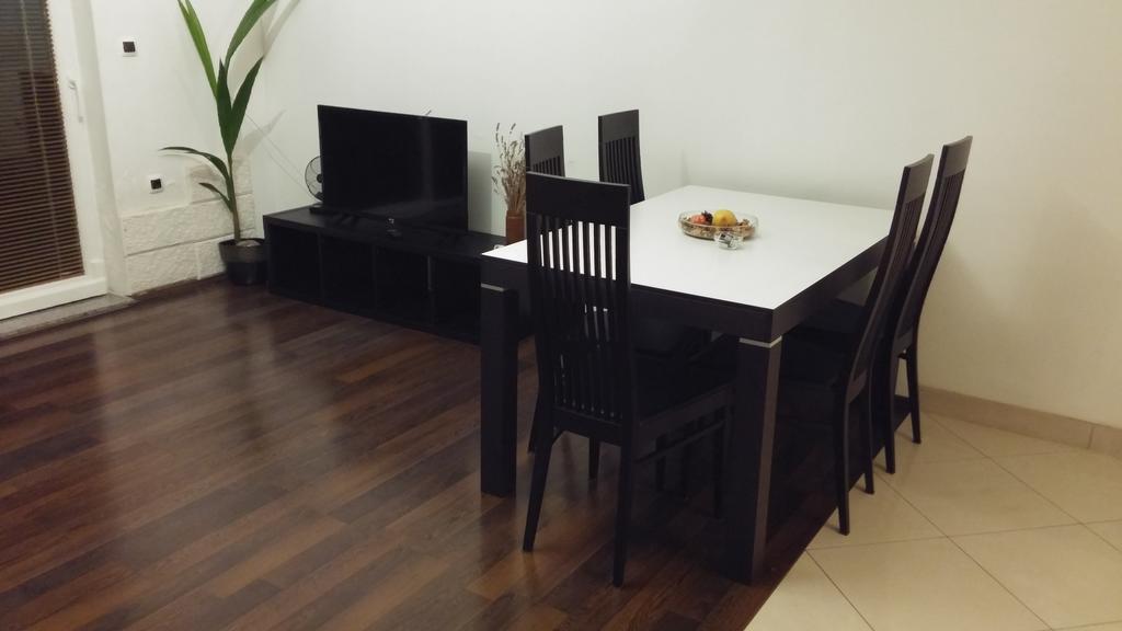 קוסטרנה Apartments Emma מראה חיצוני תמונה